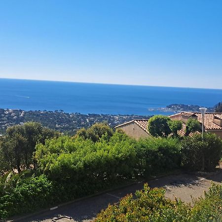 Location Vacance Vue Mer 4 A 6 Personnes Cavalaire-sur-Mer Exterior foto